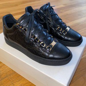 Women's Balenciaga Arena Leather Low Top Off Black